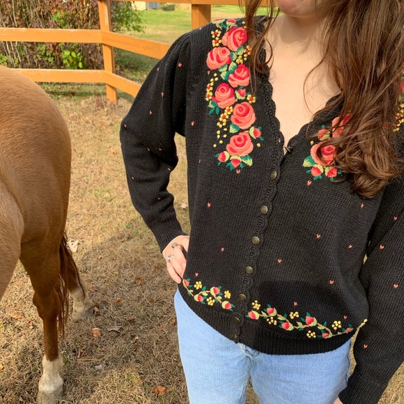 Doen Sweaters - Vintage • Rose Embroidered Puff Sleeve Cardigan
